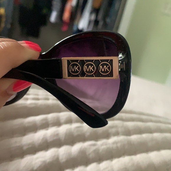 MICHAEL KORS SUNGLASSES - Picture 2 of 2